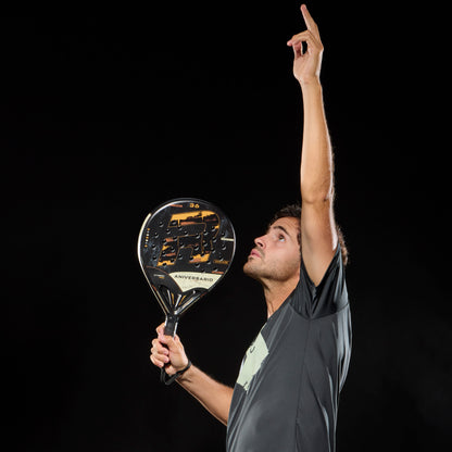 Royal Padel 36 Aniversario Poly 2026 Padel Schläger im Einsatz Spieler Aufschlag