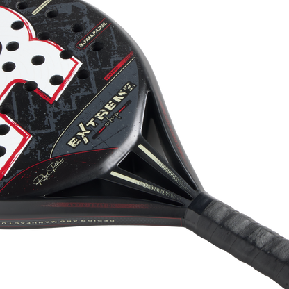 Royal Padel Whip Extreme 2026 Padel Schläger Carbon Oberfläche Detail schwarz rot
